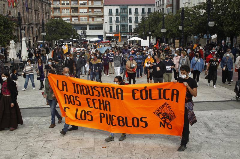 Fotos: Concentración y manifestación contra los eólicos