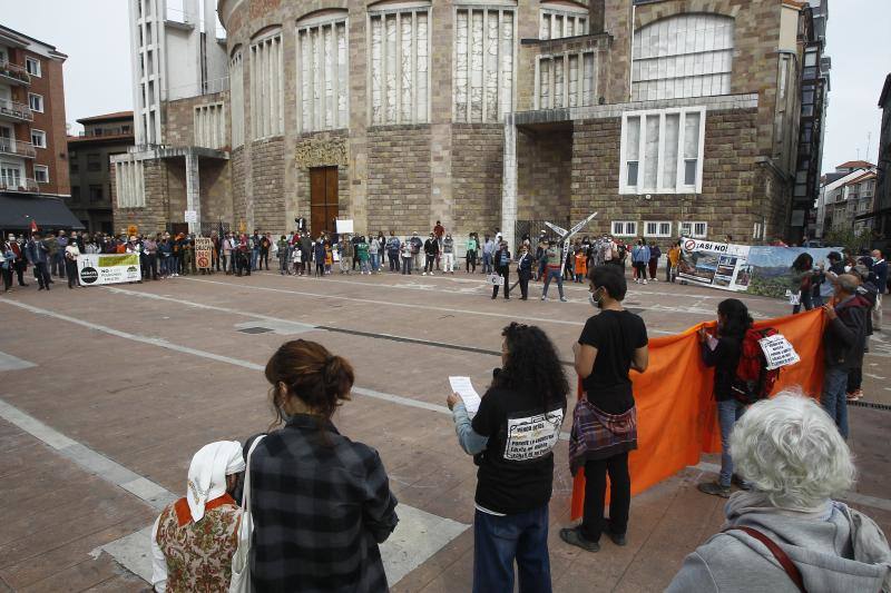 Fotos: Concentración y manifestación contra los eólicos