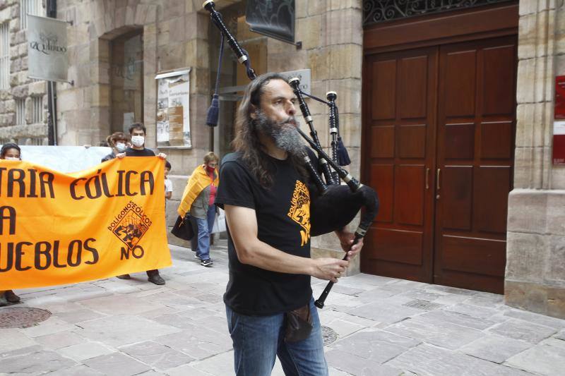 Fotos: Concentración y manifestación contra los eólicos