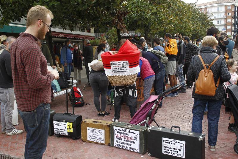 Fotos: Concentración y manifestación contra los eólicos