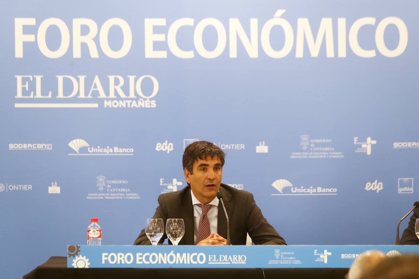 Fotos: García Andrés en el Foro Económico de El Diario Montañés