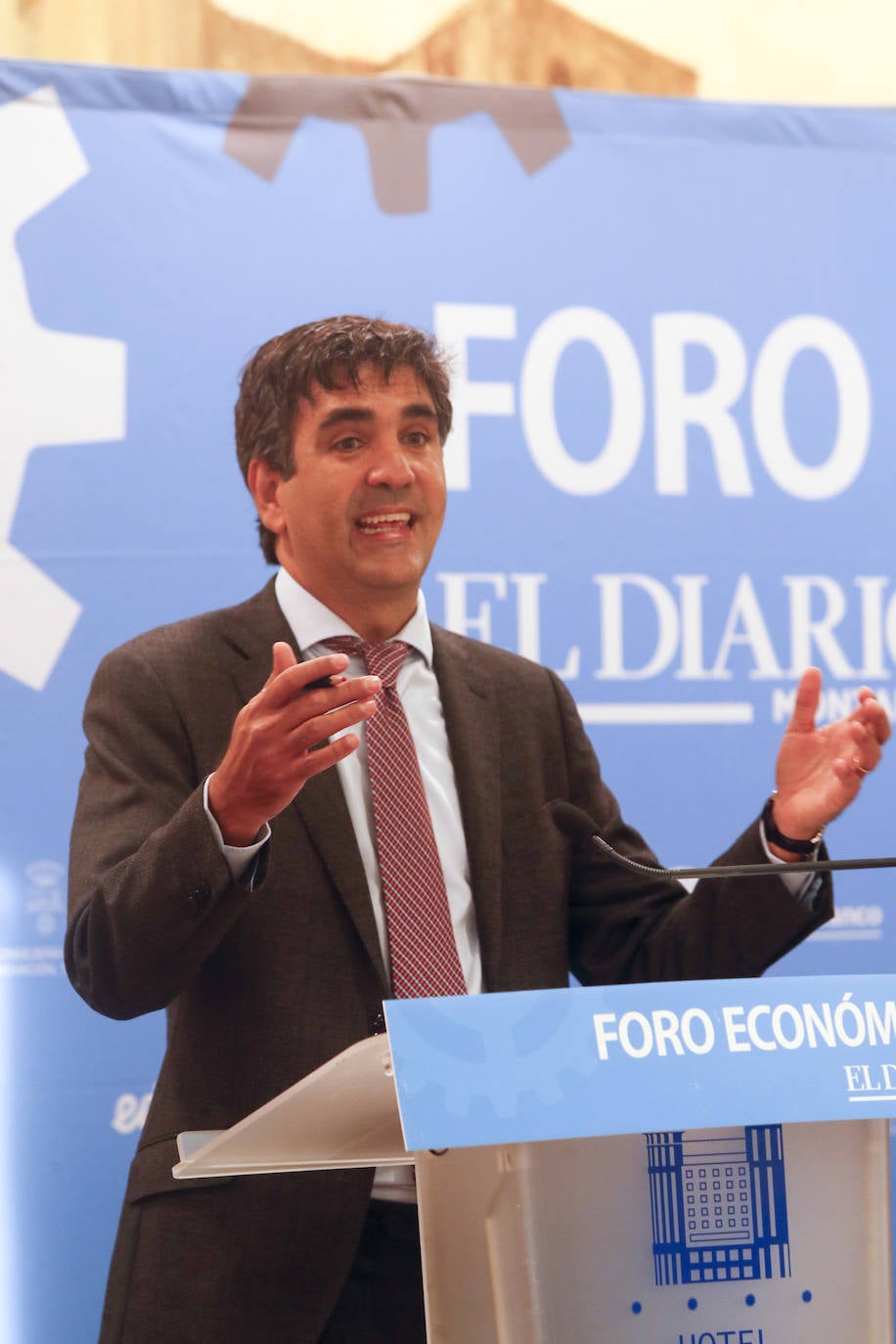 Fotos: García Andrés en el Foro Económico de El Diario Montañés