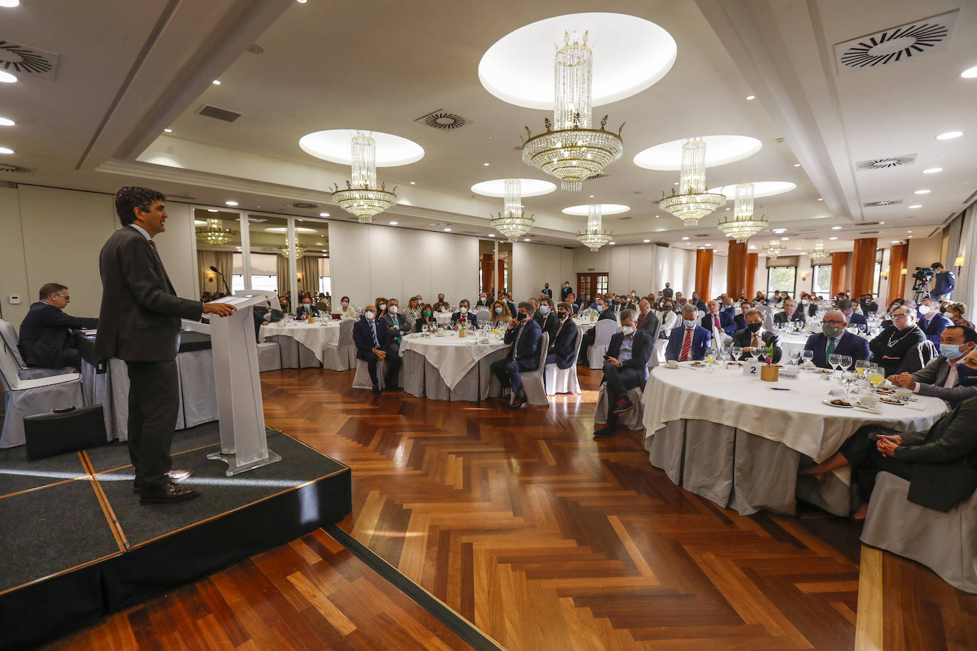 Fotos: García Andrés en el Foro Económico de El Diario Montañés