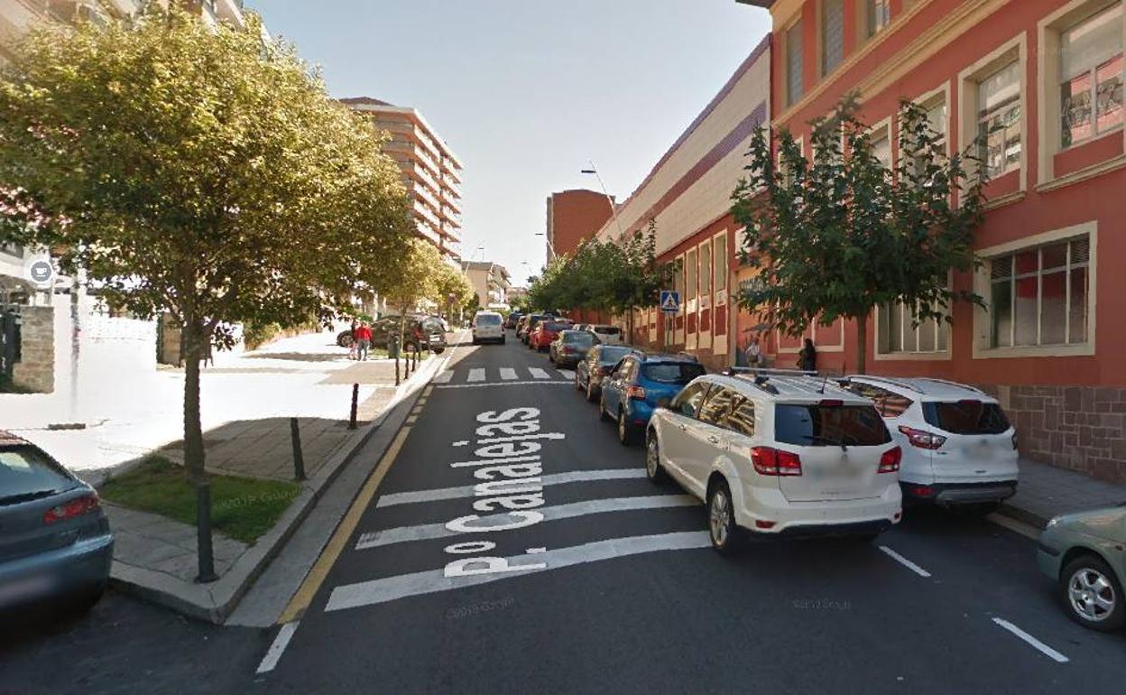 Las rampas se situaran en la parte baja del paseo de Canalejas, en la zona del colegio Calasanz (a la derecha en la imagen), entre las calles San Vicente de la Barquera y León Felipe