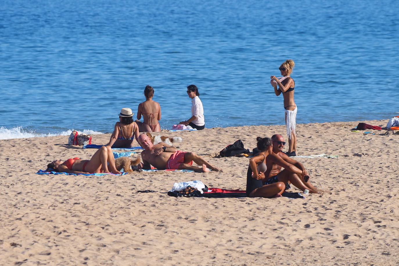 El tiempo que ha tenido Cantabria este lunes y martes ha sido un espejismo, una última ventana veraniega en el preludio del otoño, que irrumpirá de súbito el jueves, con descenso acusado de las temperaturas y precipitaciones intensas.