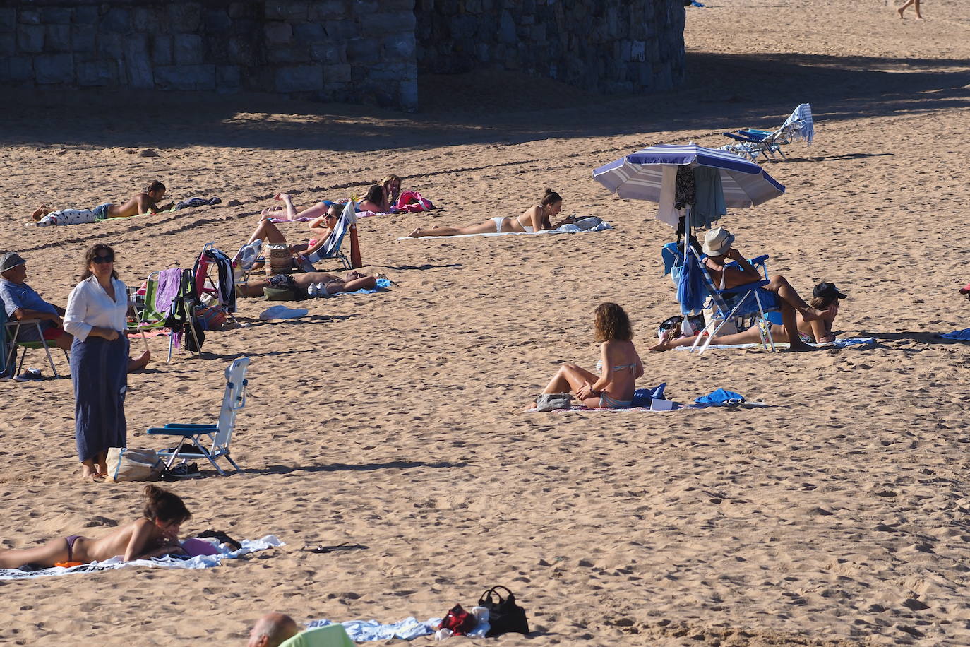 El tiempo que ha tenido Cantabria este lunes y martes ha sido un espejismo, una última ventana veraniega en el preludio del otoño, que irrumpirá de súbito el jueves, con descenso acusado de las temperaturas y precipitaciones intensas.