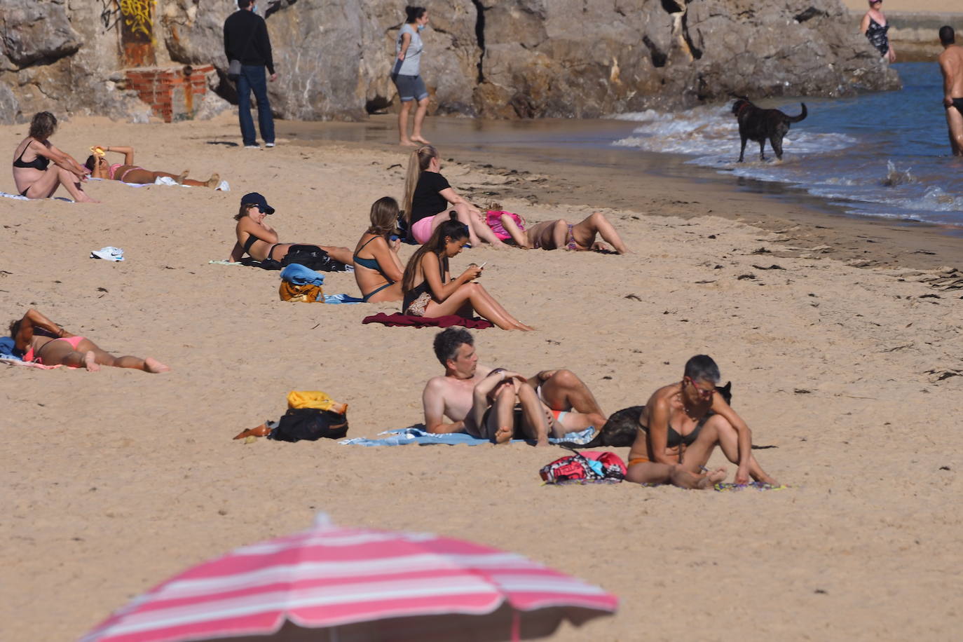 El tiempo que ha tenido Cantabria este lunes y martes ha sido un espejismo, una última ventana veraniega en el preludio del otoño, que irrumpirá de súbito el jueves, con descenso acusado de las temperaturas y precipitaciones intensas.