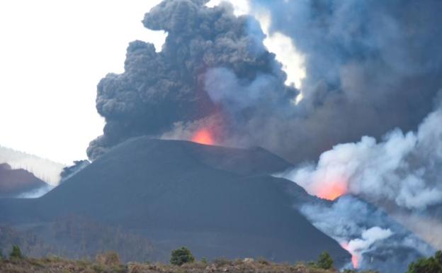 La erupción del volcán de Cumbre Vieja se mantiene. 