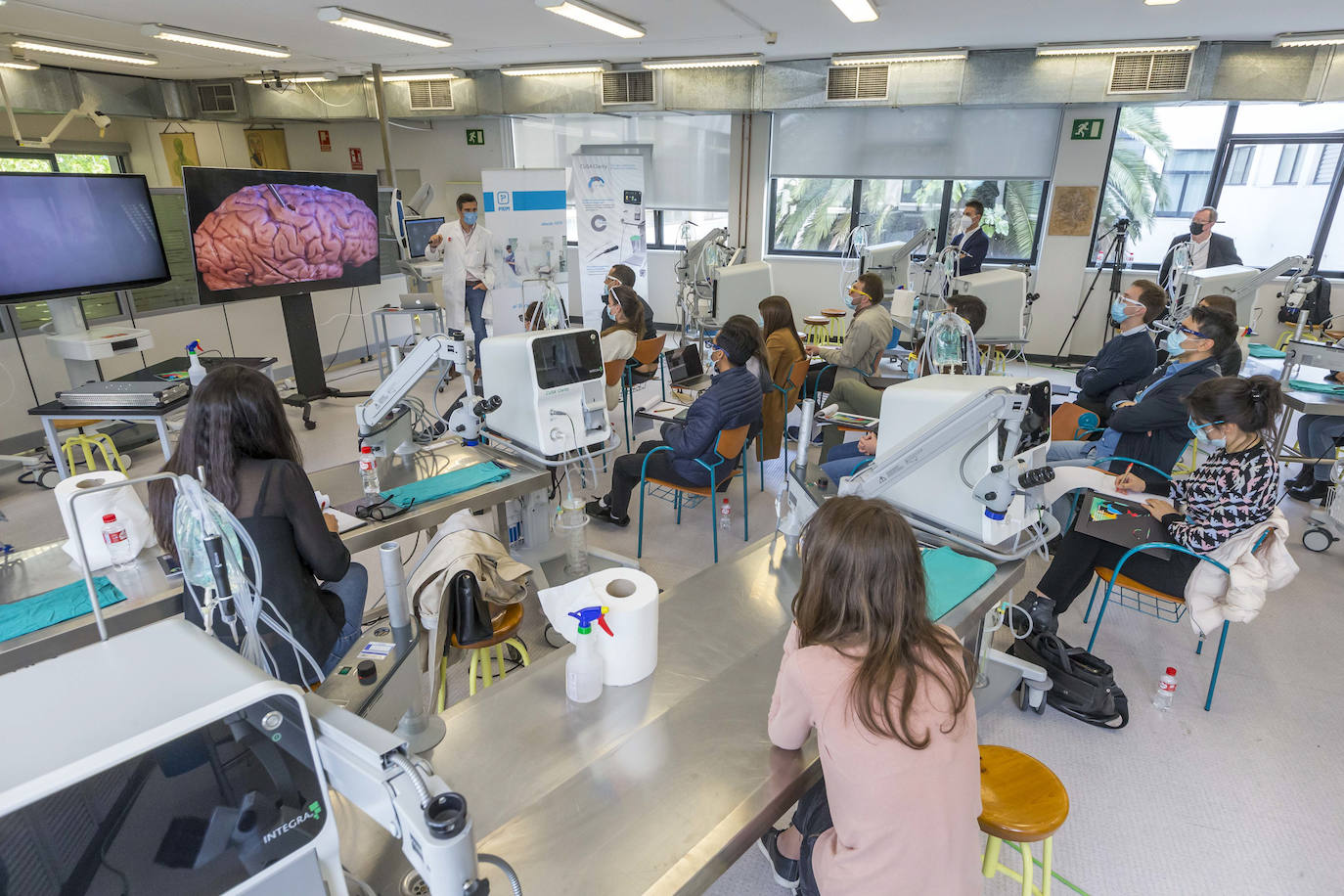 Fotos: Un curso de neurocirujía, único en el mundo, en la Facultad de medicina de Cantabria