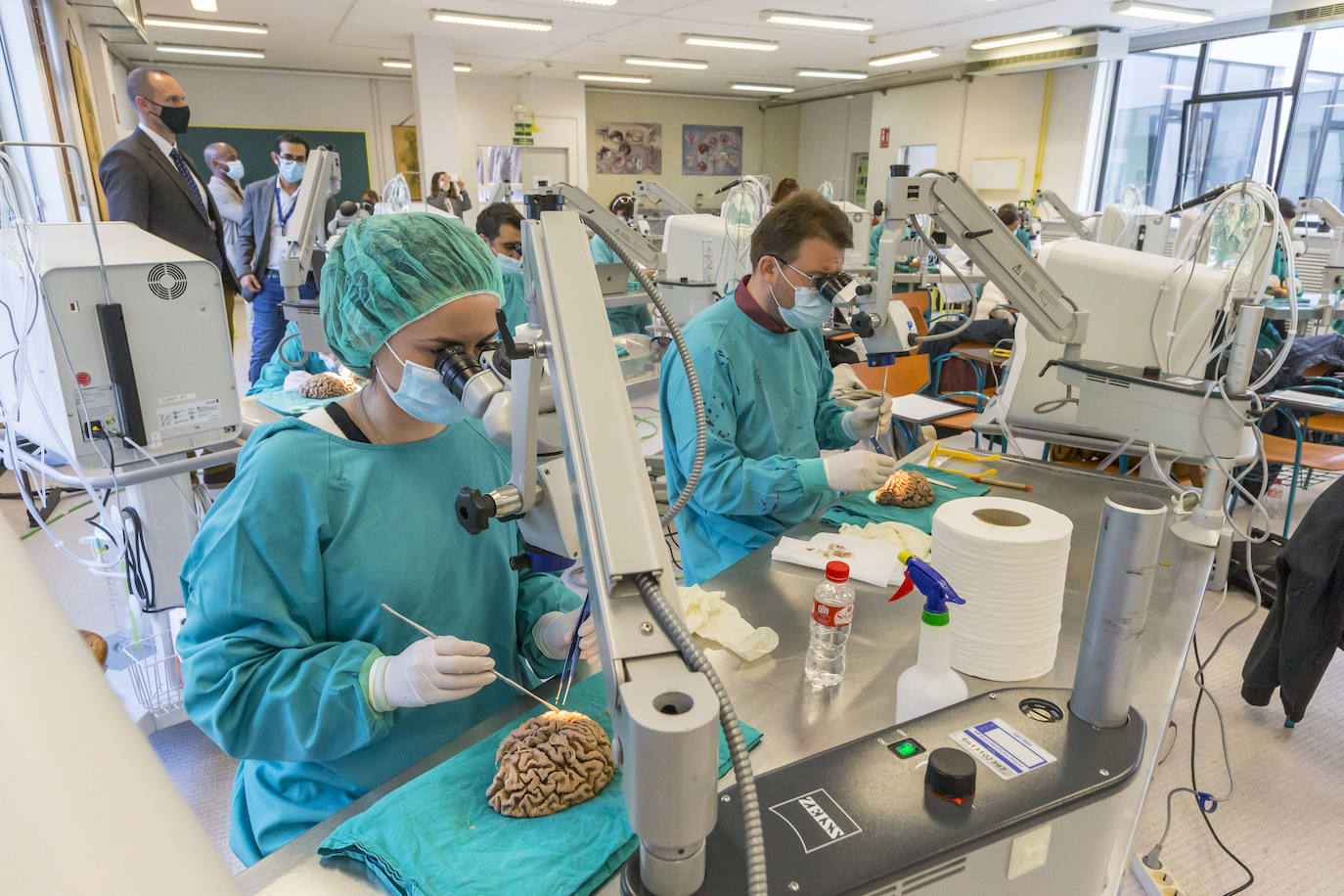 Fotos: Un curso de neurocirujía, único en el mundo, en la Facultad de medicina de Cantabria