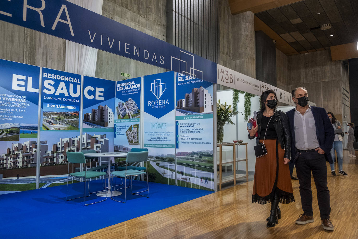 Los profesionales destacan la «positiva afluencia de público» en esta quinta edición del Salón Inmobiliario y que «el cliente no ha venido a perder el tiempo»