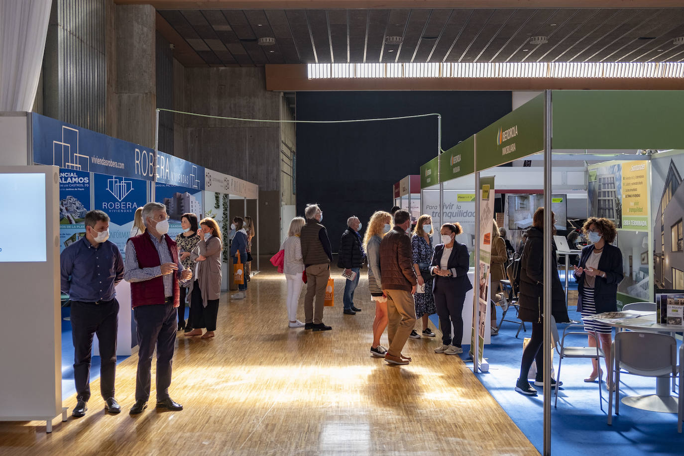 Los profesionales destacan la «positiva afluencia de público» en esta quinta edición del Salón Inmobiliario y que «el cliente no ha venido a perder el tiempo»