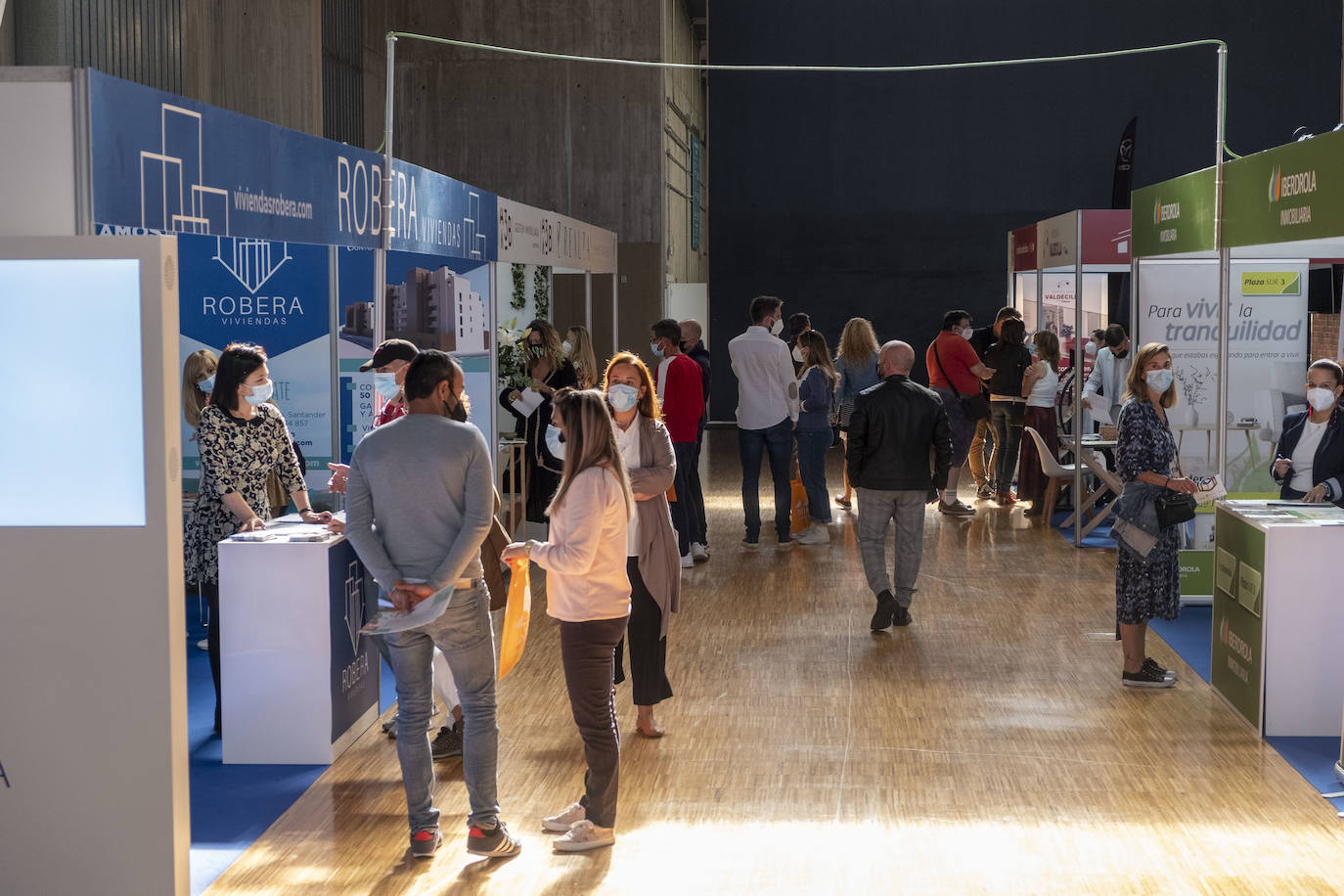 Los profesionales destacan la «positiva afluencia de público» en esta quinta edición del Salón Inmobiliario y que «el cliente no ha venido a perder el tiempo»