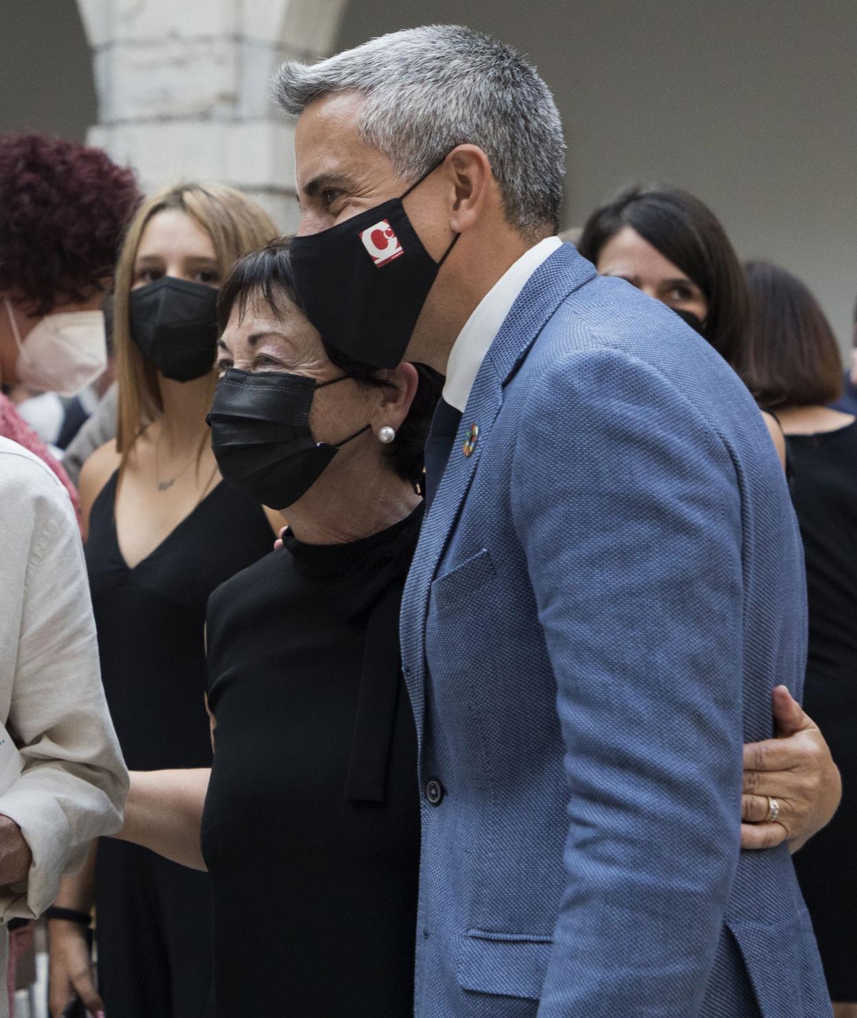 Rosa Inés García, con Pablo Zuloaga, el pasado agosto. 