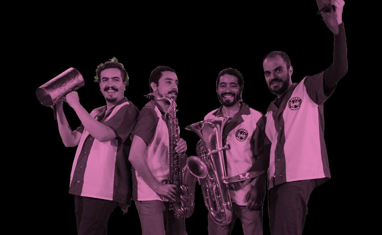 Mario Galeano Toro (compositor y percusión), Sebastián Rozo (bombardino), el Pedro Ojeda (batería) y Marco Fajardo (clarinete y saxofón).