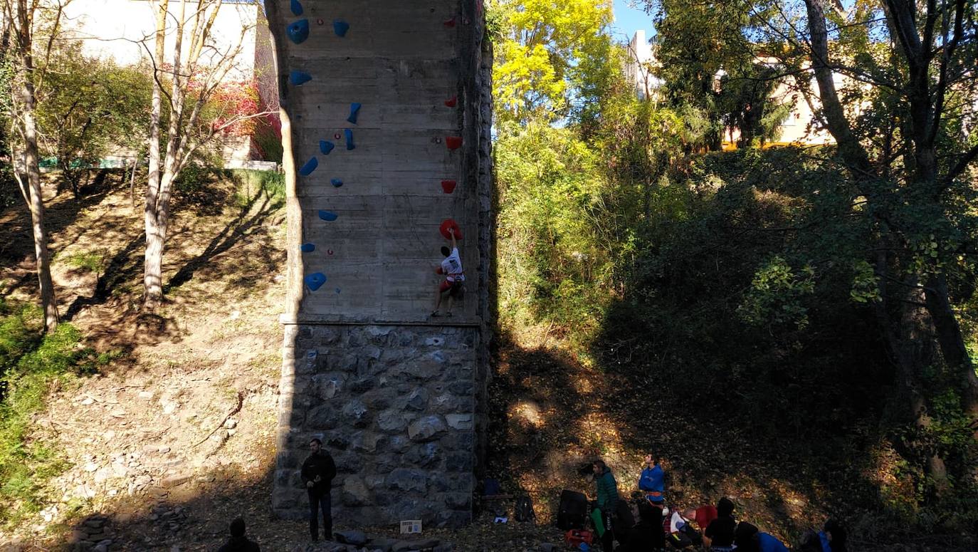 Las finales del Urbanrock se celebraron en el puente de acceso a los centros educativos de Potes.