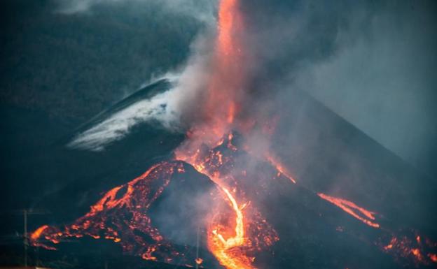 El volcán sigue con una gran actividad. 