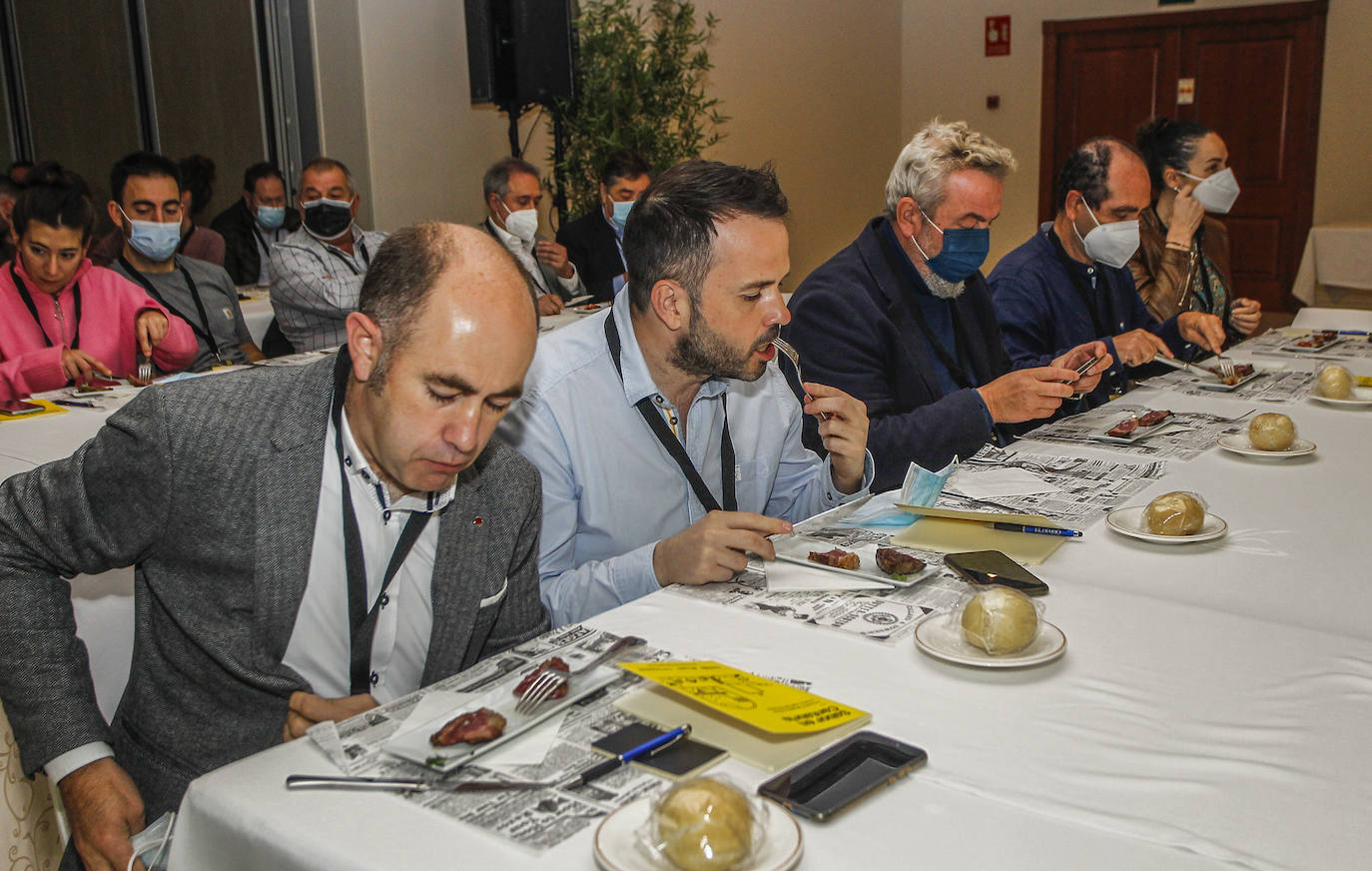 Ponencia Cata de carne patrocinada por Agrocantabria, durante la primera jornada de 'Sabor en Cantabria', en Puente Viesgo.