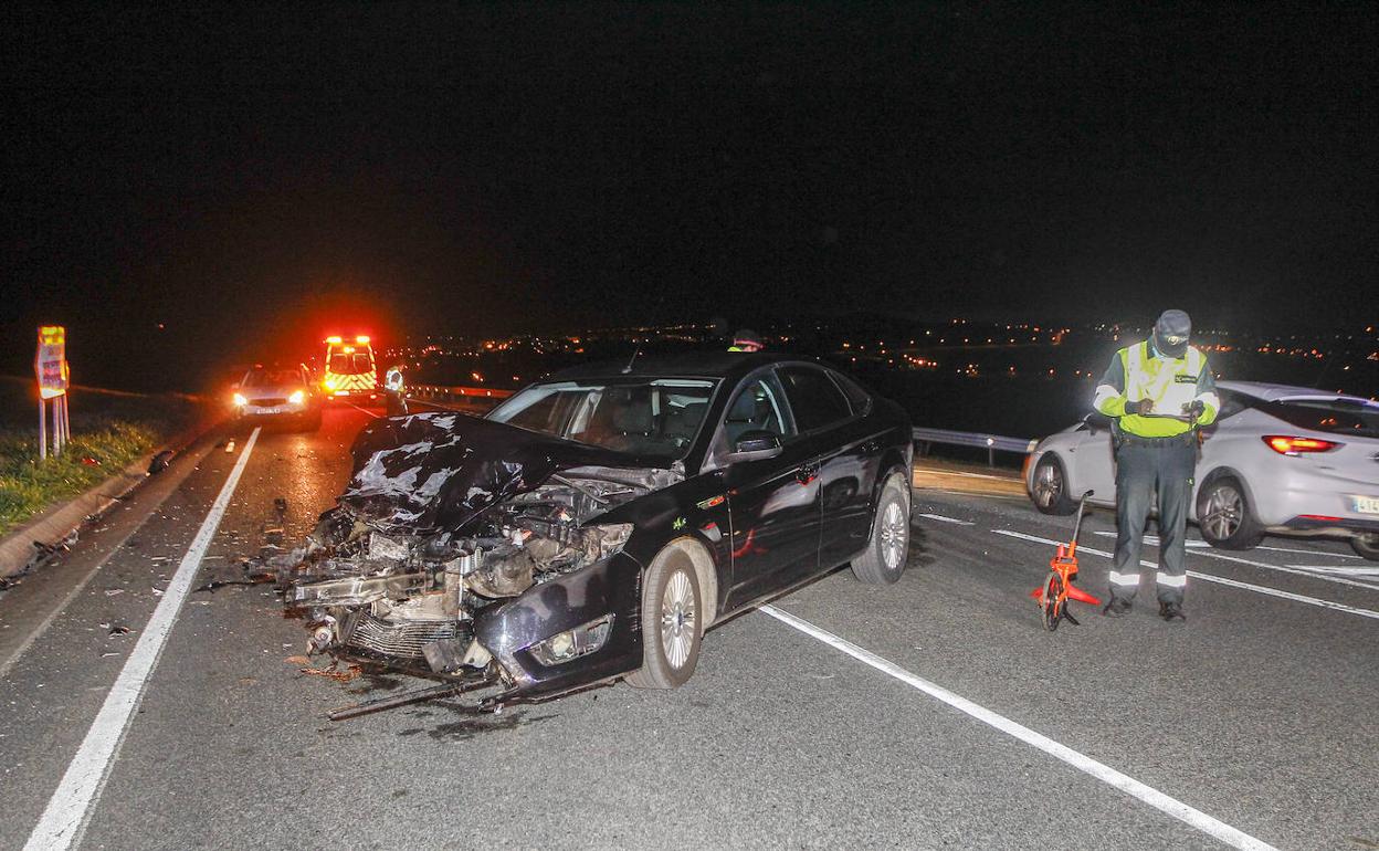Estado en el que quedó el turismo tras la colisión.