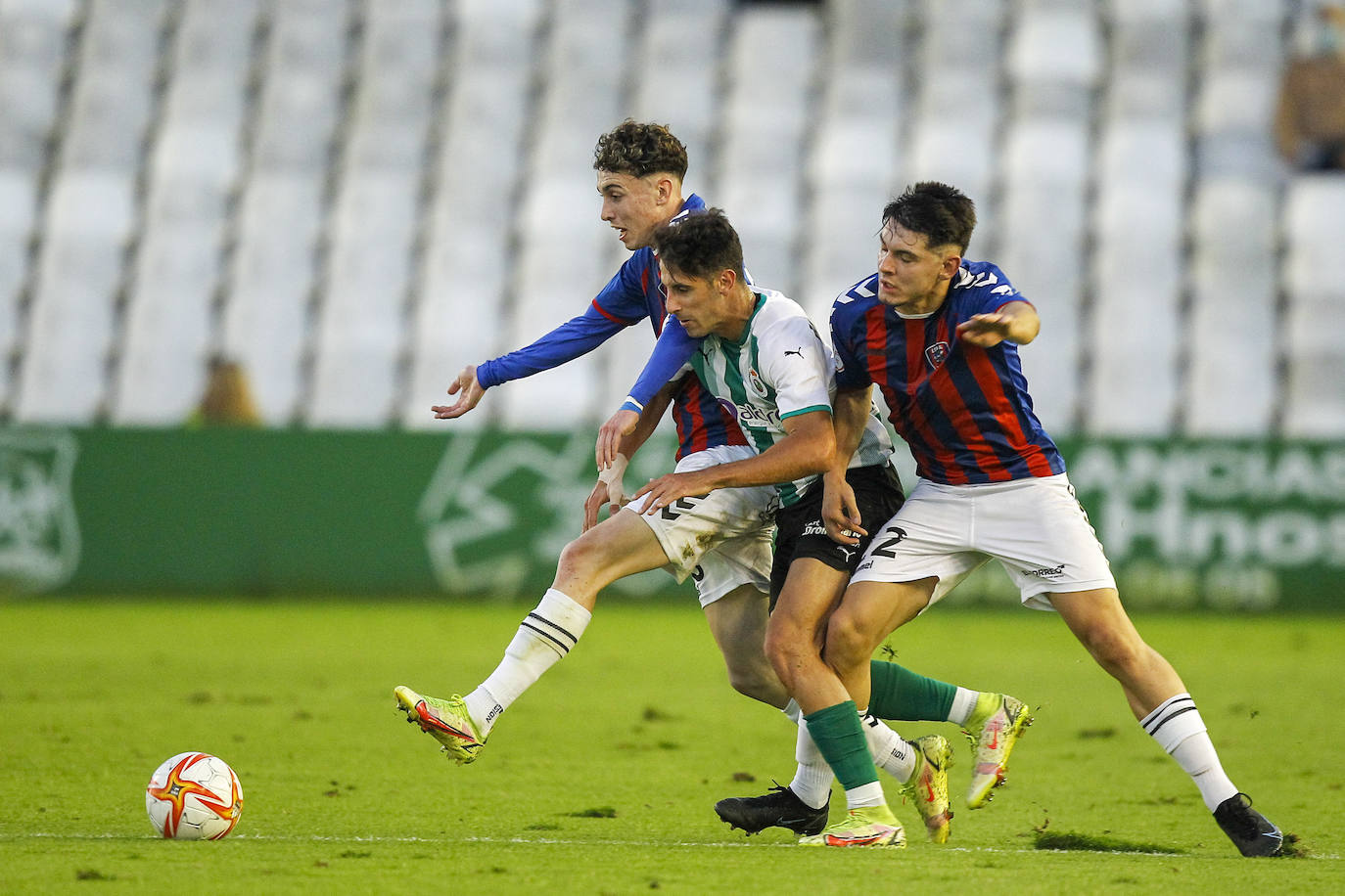 Fotos: Las imágenes del partido Racing-Leioa