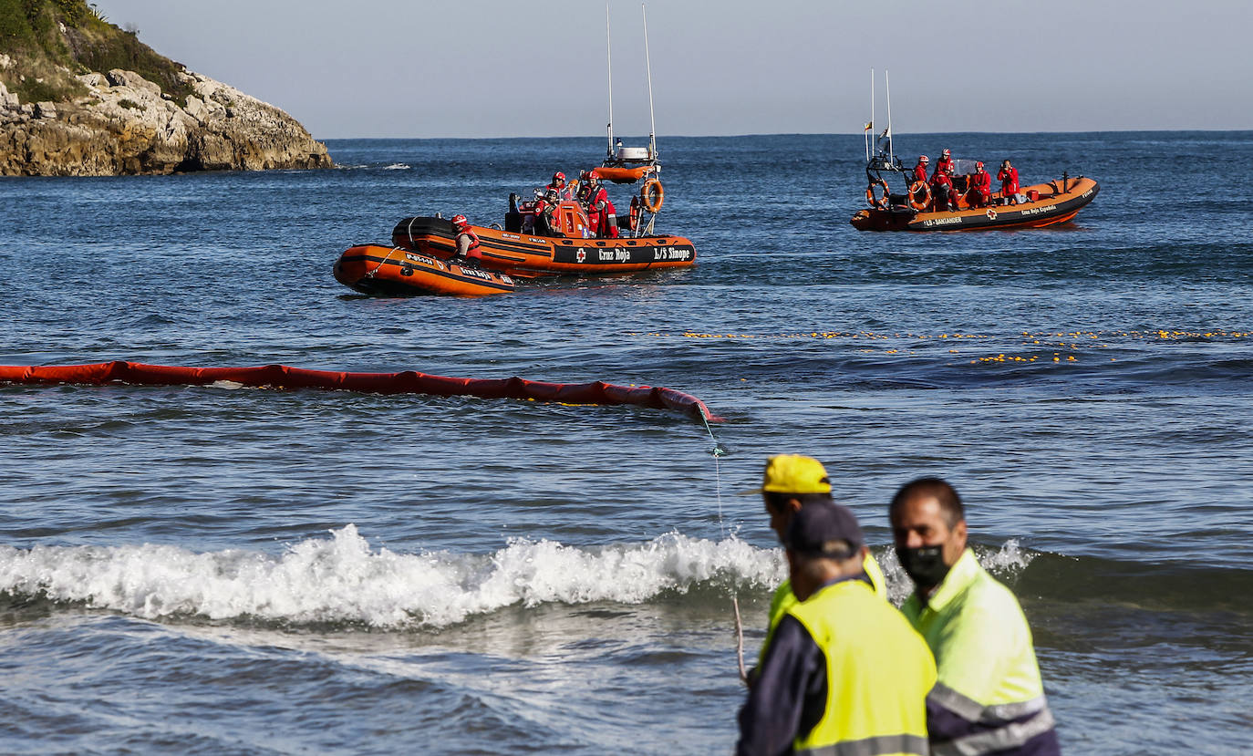 Fotos: Simulacro de actuación ante una posible contaminación marina accidental en la playa de La Concha