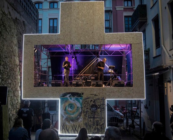 FESTIVAL DE ARQUITECTURA Y ARTES ESCÉNICAS DE SANTANDER. ARQUITECTOS. CESAR CÓRDOBA SAN EMETERIO, LARA ALONSO DE LA VEGA, RAÚL RODRÍGUEZ QUINTANA, JUAN ÁNGEL CARDEÑA, JAVIER TORRADO, PAULA CRUZ, ÁLVARO CARRASCO, ESTEFANÍA SÁNCHEZ Y SERGIO CÓRDOBA. PREMIO JOVEN.