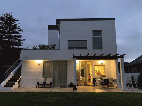 VIVIENDA UNIFAMILIAR AISLADA EN ORUÑA DE PIÉLAGOS. ARQUITECTO: CLEMENTE LOMBA GUTIÉRREZ. PREMIO EX-AEQUO OBRA NUEVA RESIDENCIAL.