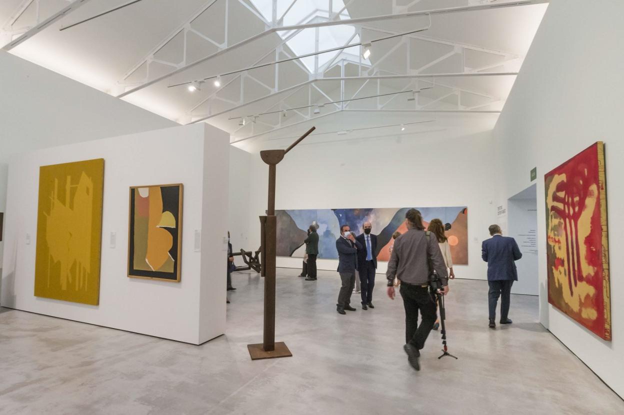 Rehabilitación de las antiguas Naves de Gamazo. Premio Rehabilitación y Premio Votacion del público al estudio de Eduardo Fernández-Abascal y Floren Muruzabal. El espacio portuario alberga la sede de la Fundación Enaire.