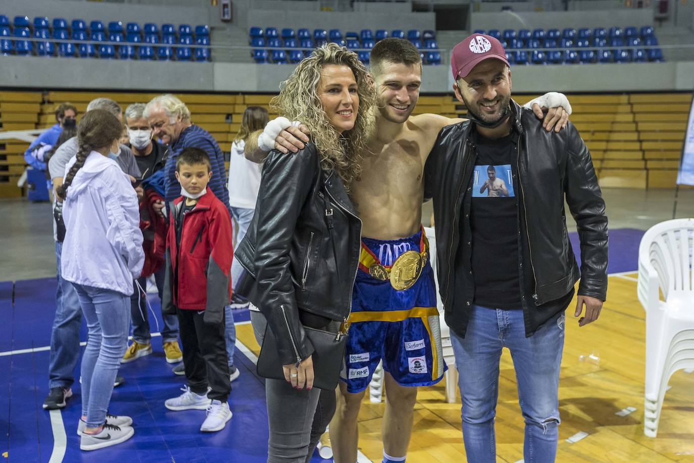 Fotos: Imágenes de la velada de boxeo en la que Jon Míguez retuvo el título de campeón de España de peso welter