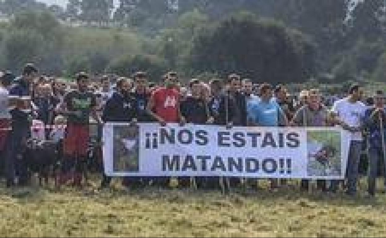 Una de las numerosas protestas de ganaderos contra la protección al lobo.