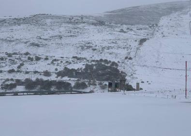 Imagen secundaria 1 - La nieve regresa a las cimas de Cantabria