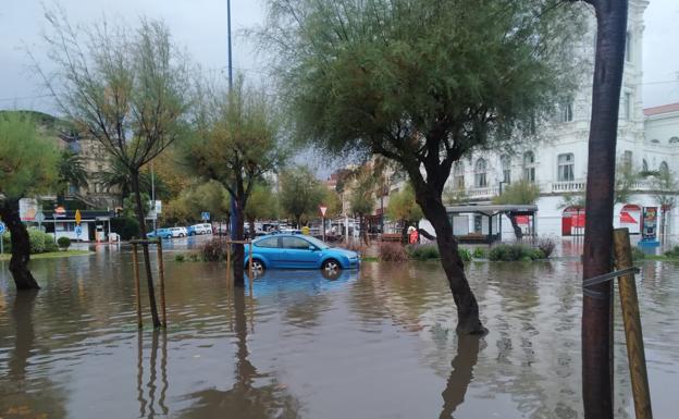 Imagen principal - Balsas de agua en Mesones y la Plaza de Italia.