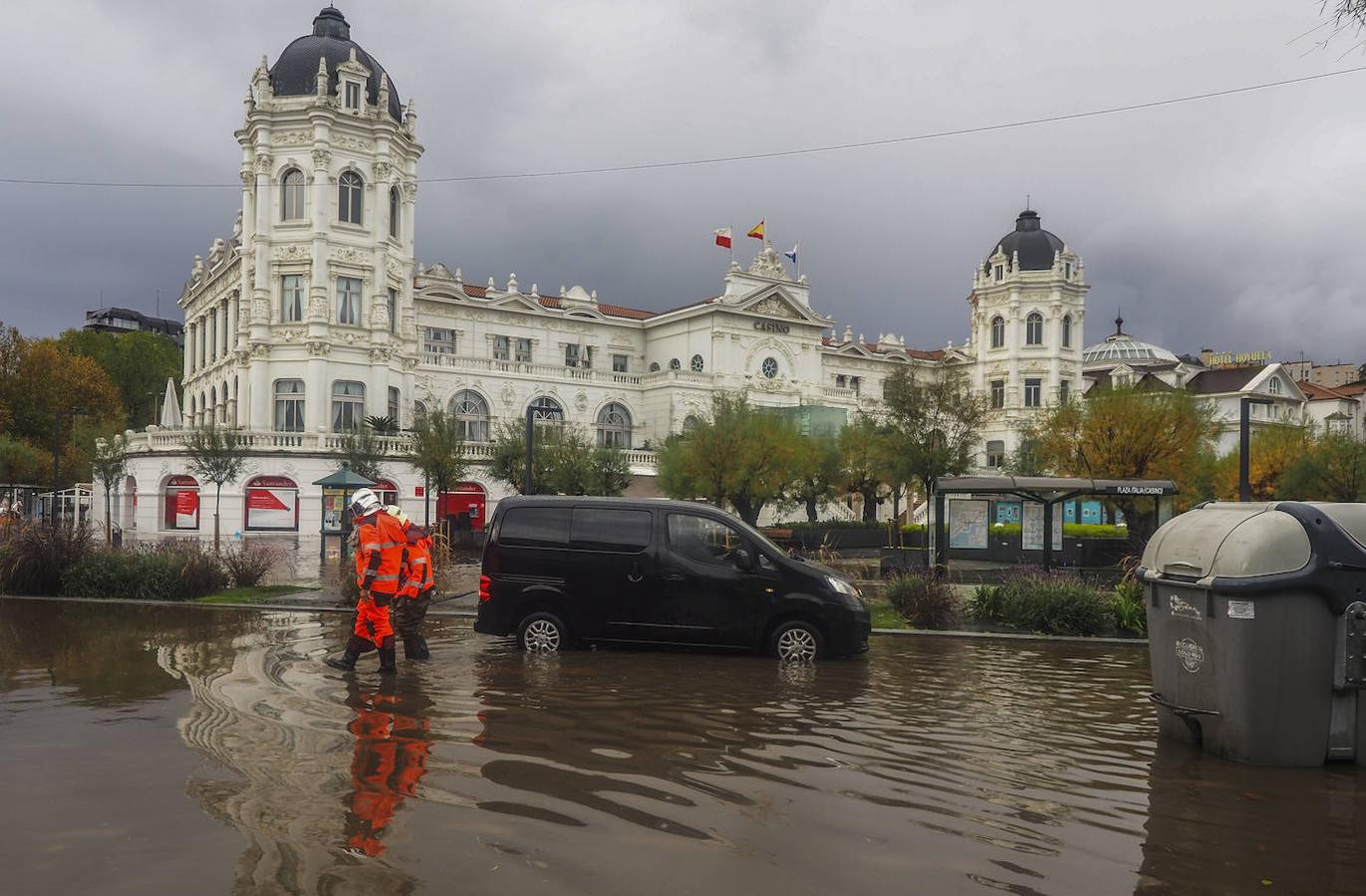 El tráfico y los negocios del entorno, los más afectados por las precipitaciones.