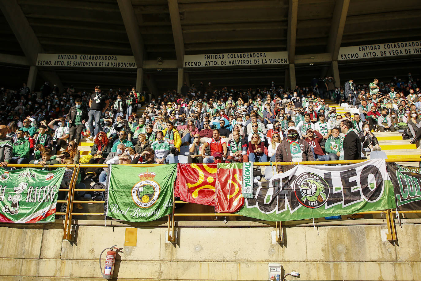 Fotos: Más de mil aficionados verdiblancos acuden a León