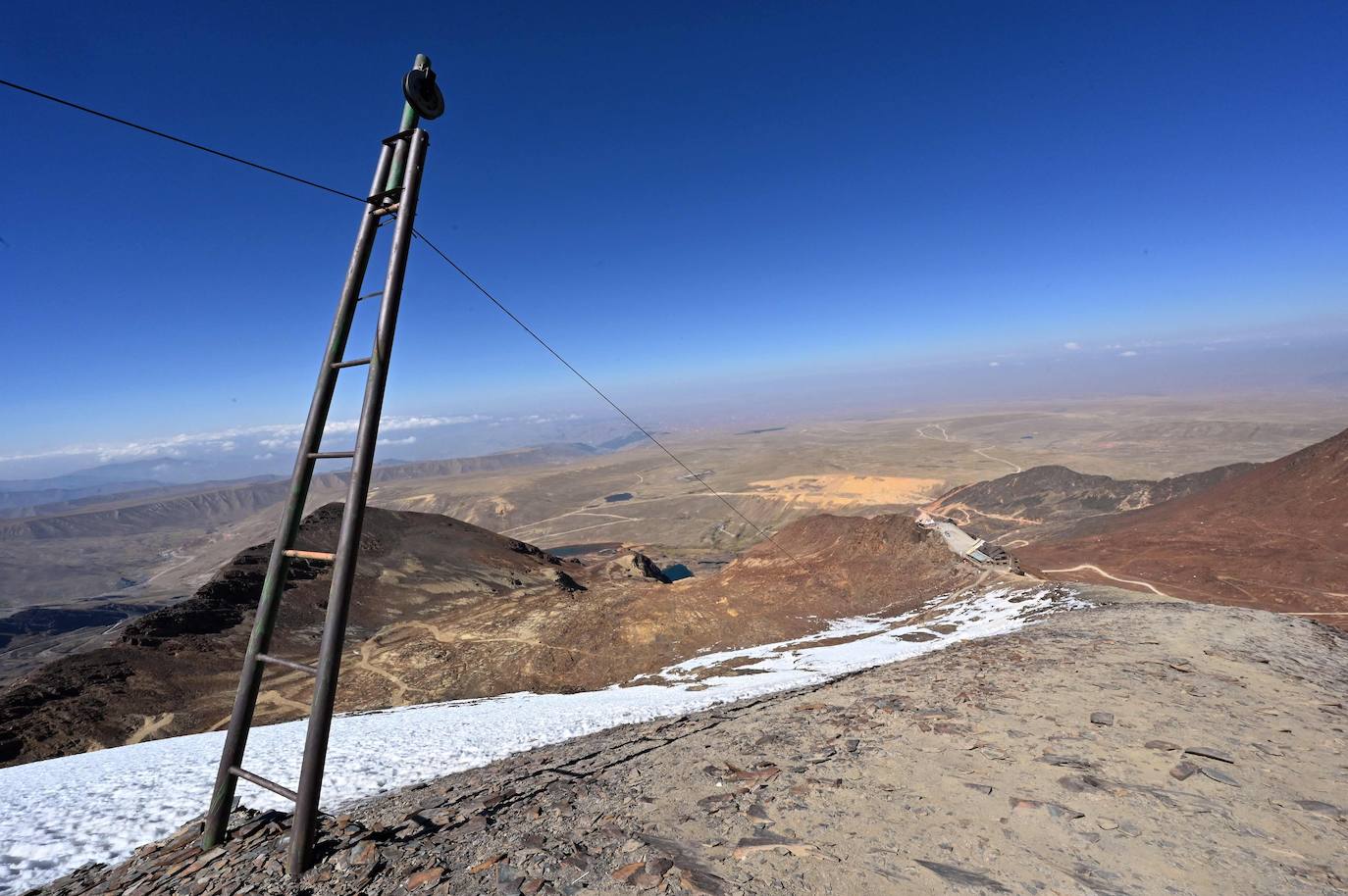 En 2009, las pistas de esta instalación de los andes bolivianos se transformaron en el testimonio aterrador del avance acelerado del cambio climático.