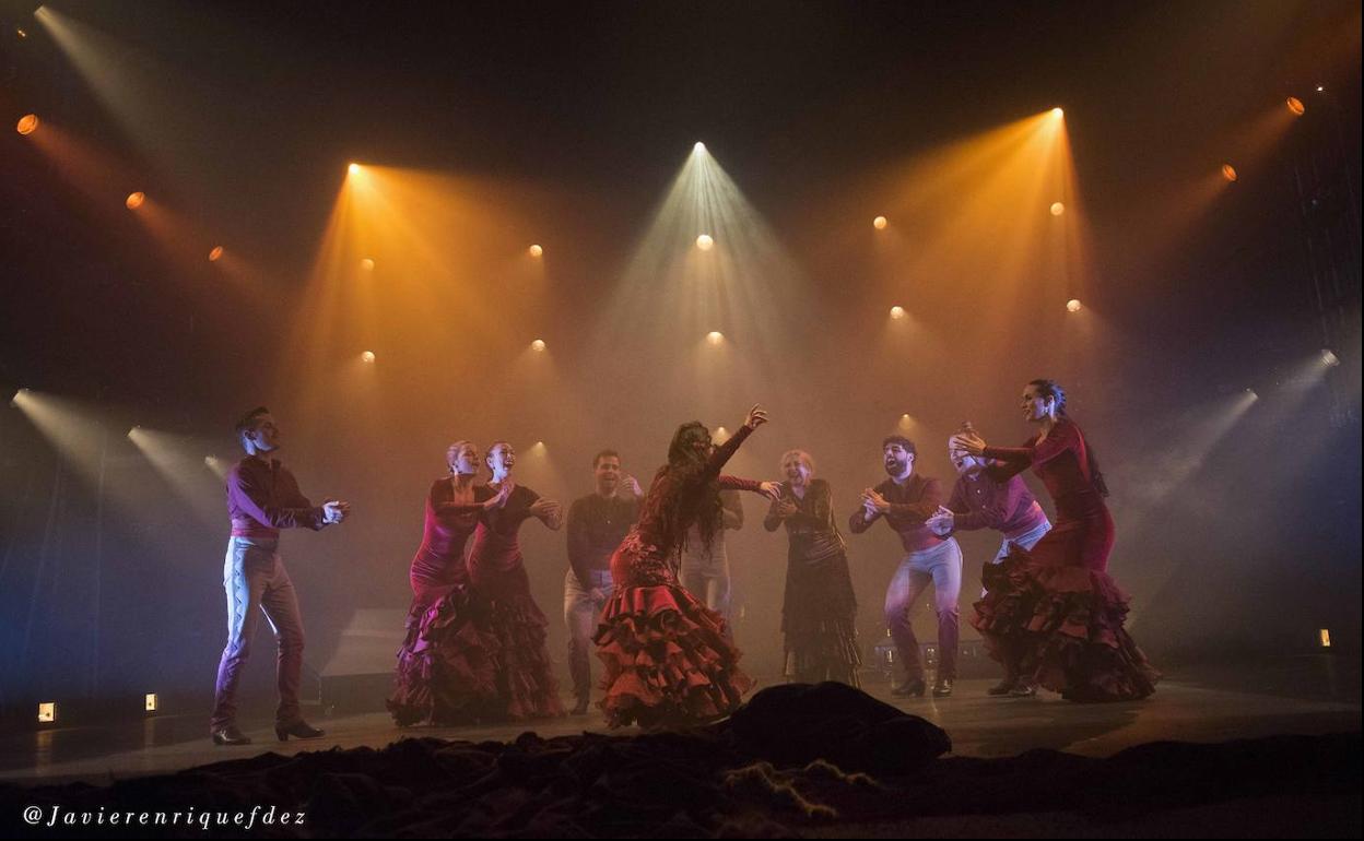 El montaje 'Amores flamencos' rinde homenaje a los orígenes del genero. 