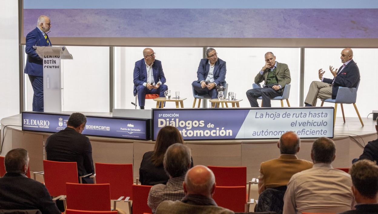 José Luis Pérez moderó el coloquio en el que participaron Moncaleán, Palomera, Gutiérrez-Colomer y Gómez Blanco. 