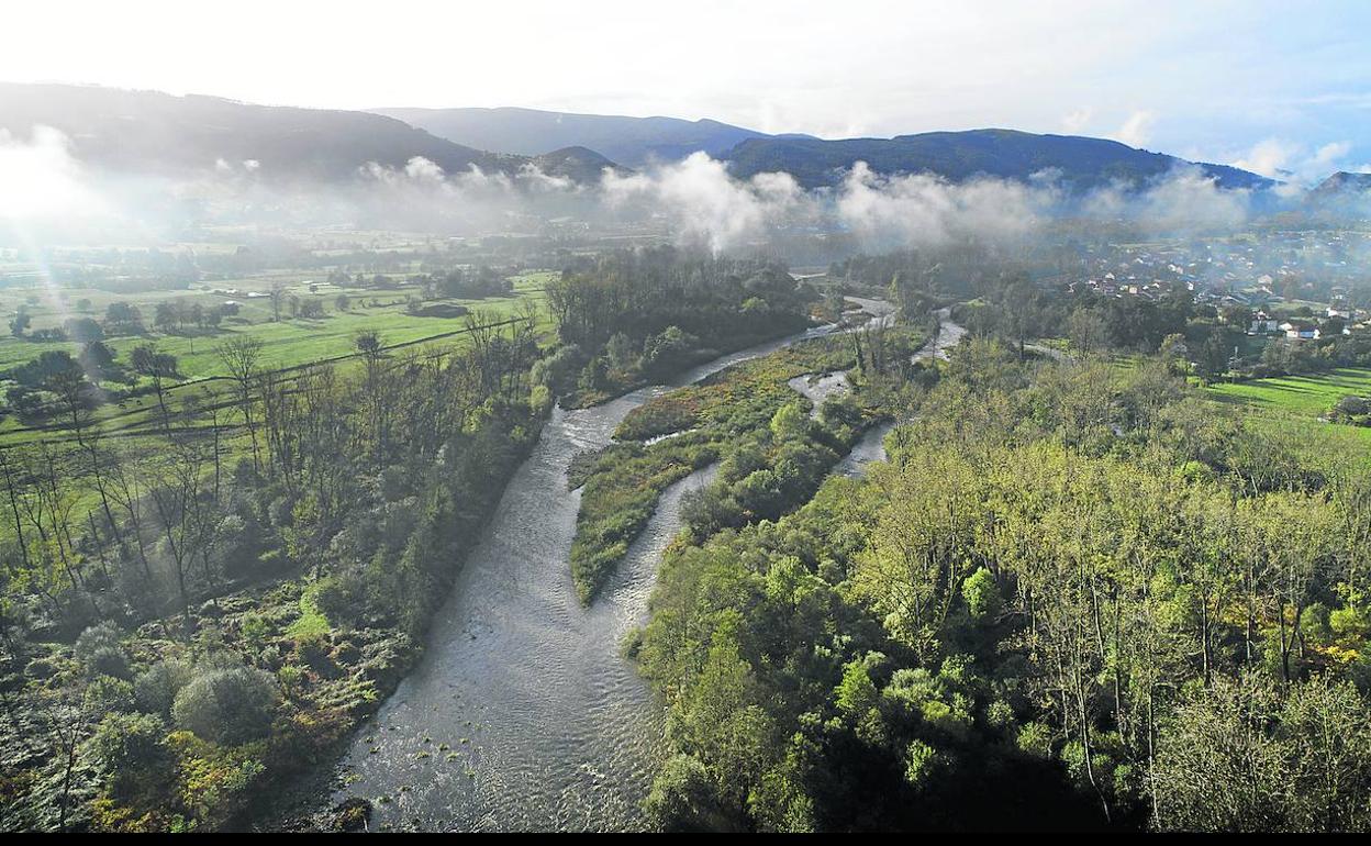 El río Saja, entre Cabezón de la Sal y Mazcuerras, en una zona que se vio muy afectada por las inundaciones de 2019