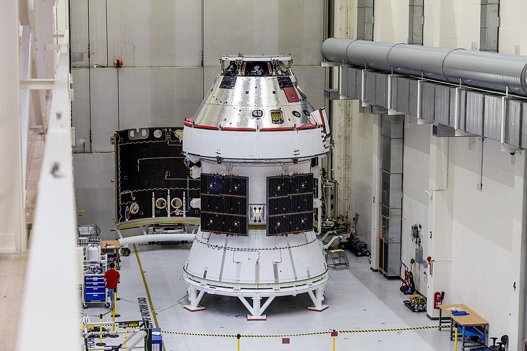 La nave Orión de misión Artemisa 1, en el Centro Espacial Kennedy.