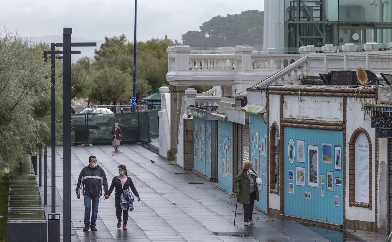 Todos los locales de los bajos del casino están cerrados.