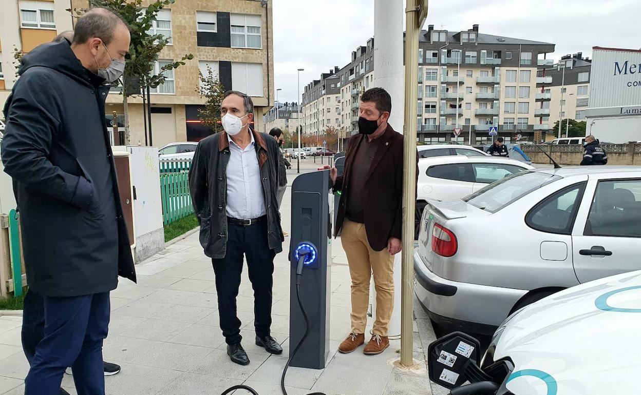 Torrelavega instala ocho cargadores de coches eléctricos en la Plaza de las Nuevas Tecnologías