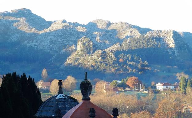 La Mula y El Pedregal vistos desde el cementerio de La Cavada 