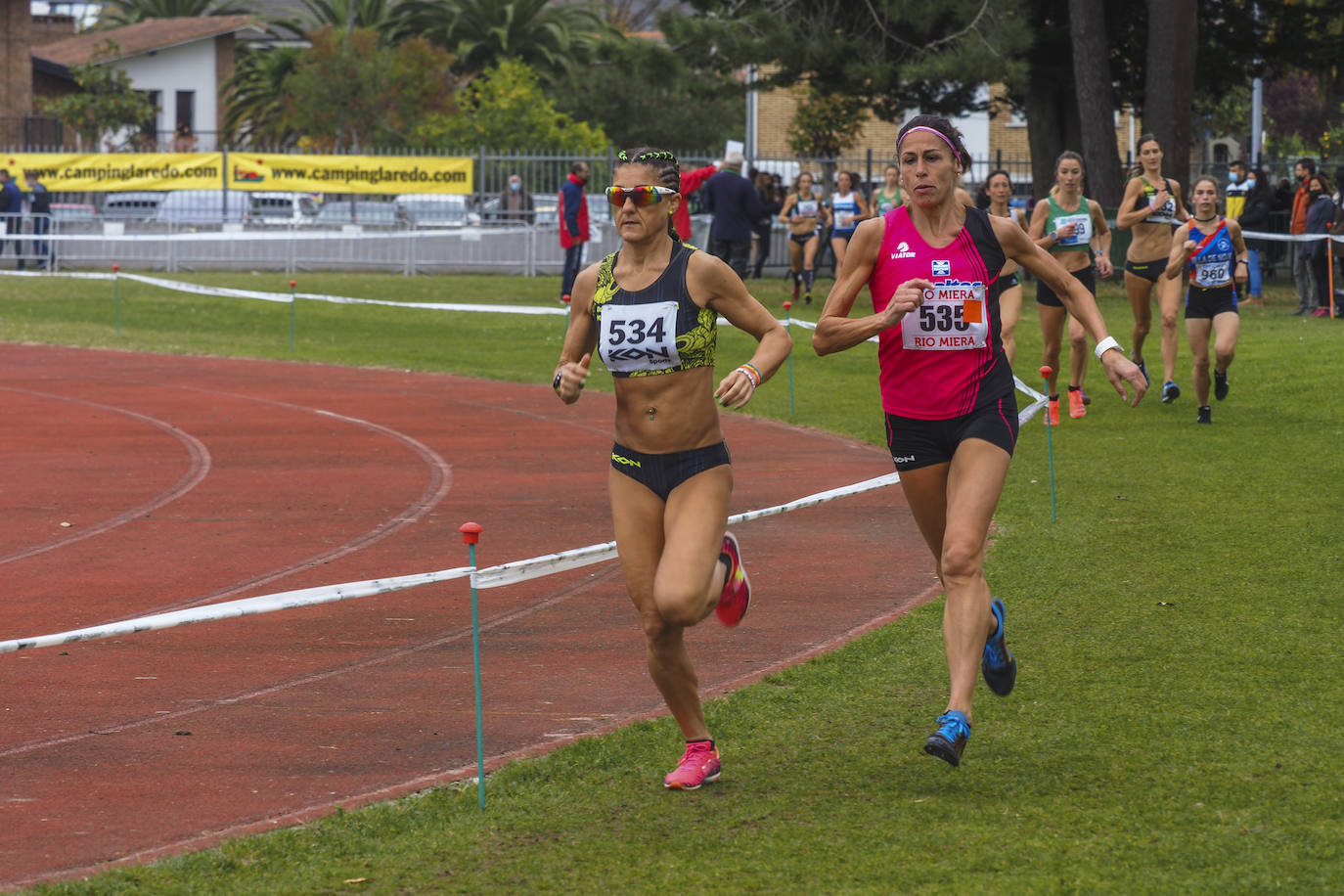 Dolores Marco y Bruno Villazón se llevan el Cross Costa Esmeralda, que se celebró ayer en Laredo con récord de participación