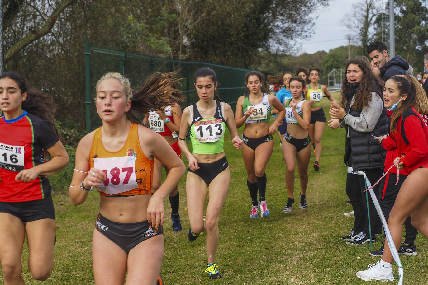 Dolores Marco y Bruno Villazón se llevan el Cross Costa Esmeralda, que se celebró ayer en Laredo con récord de participación