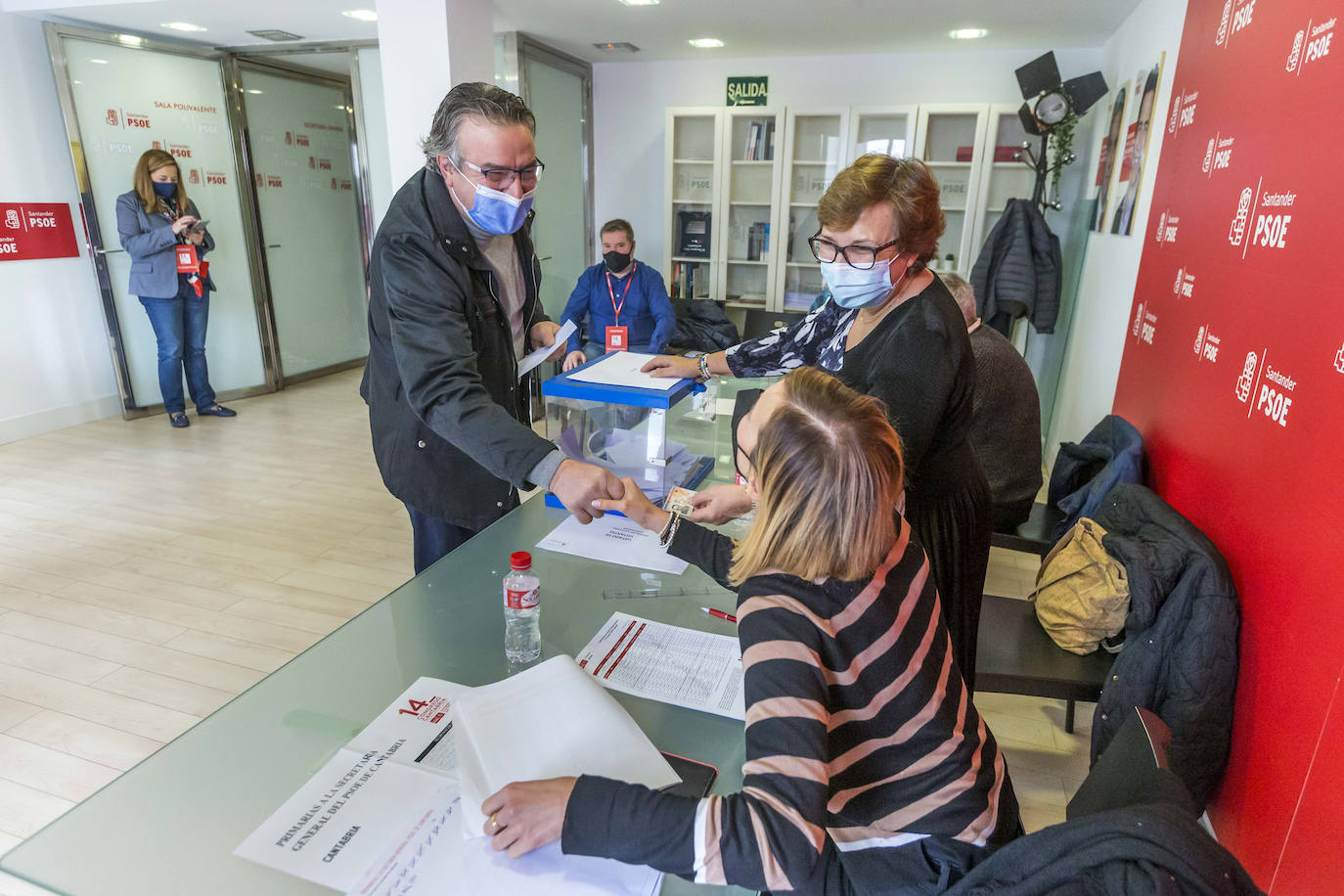 El vicepresidente regional seguirá siendo secretario general del partido tras imponerse a Judith Pérez en las elecciones internas