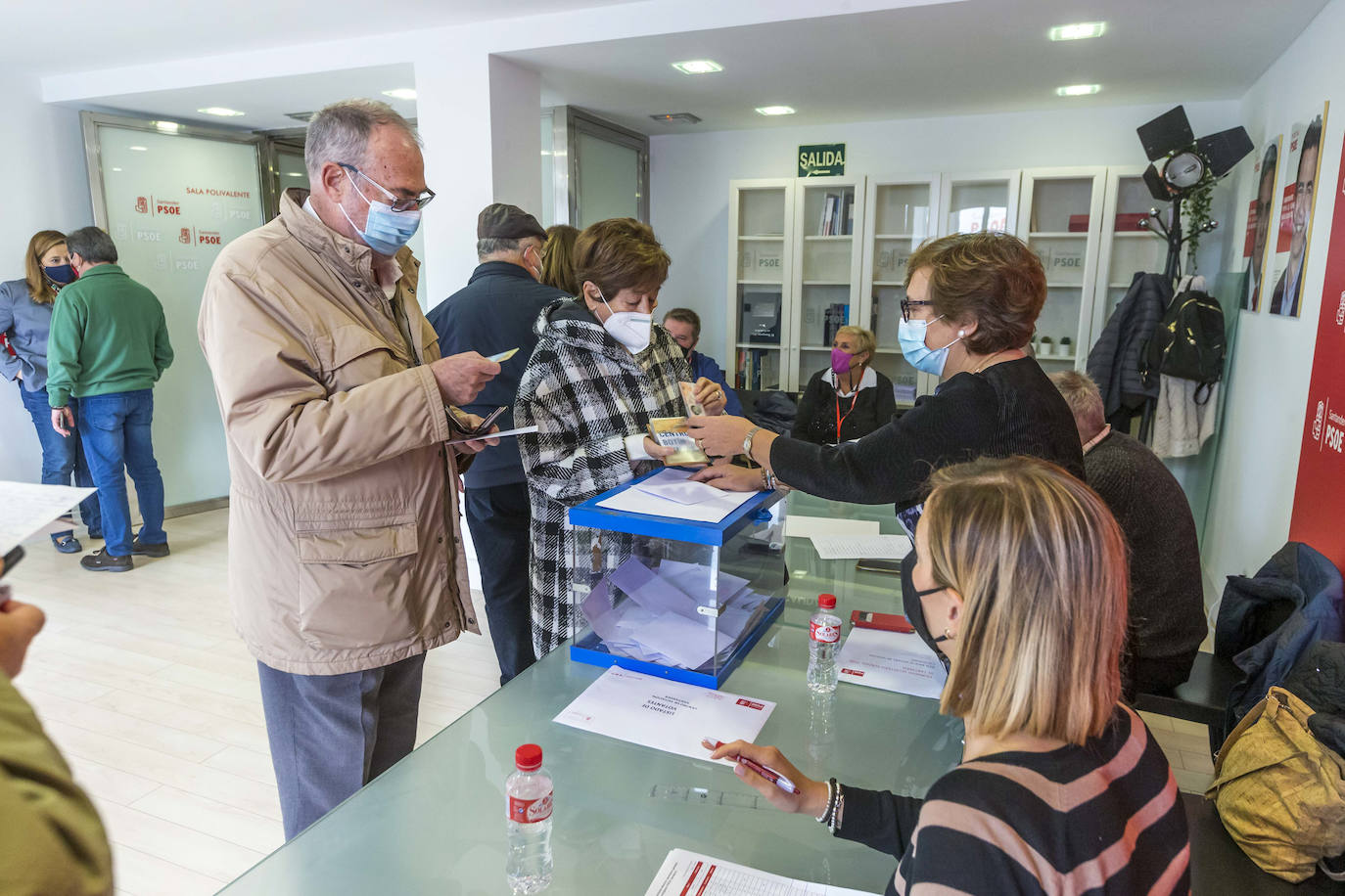 El vicepresidente regional seguirá siendo secretario general del partido tras imponerse a Judith Pérez en las elecciones internas