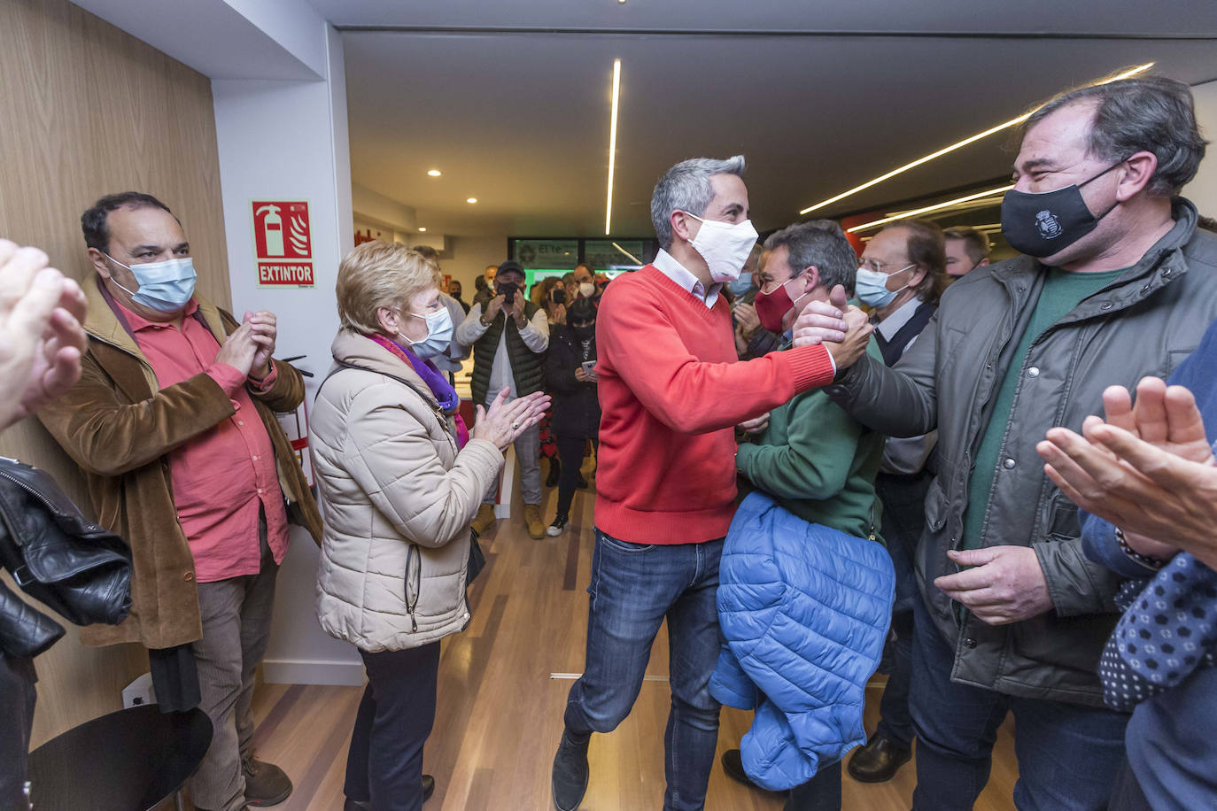 El vicepresidente regional seguirá siendo secretario general del partido tras imponerse a Judith Pérez en las elecciones internas