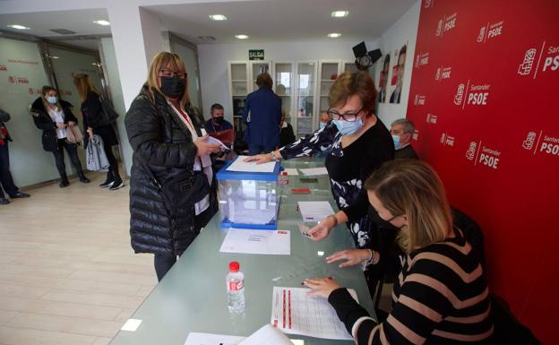 Judith Pérez ha votado este mediodía en la agrupación local de Santander.