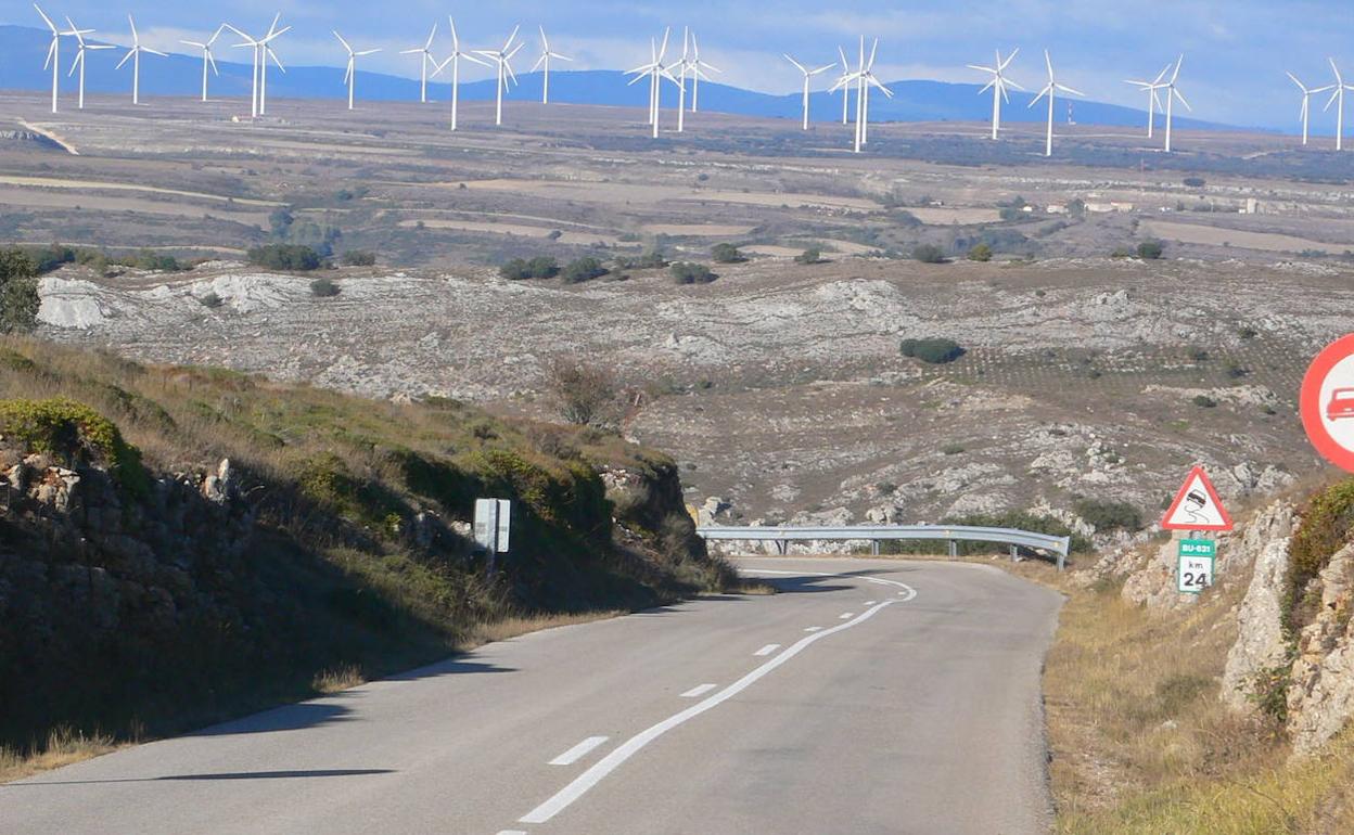 Parque eólico en el valle de Valdelucio (Burgos), en el límite con el sur de Cantabria