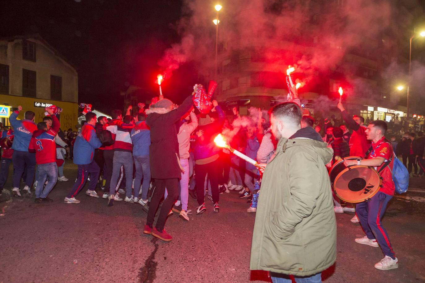 Fotos: El recibimiento a los jugadores del Solares tras clasificarse para la Copa del Rey